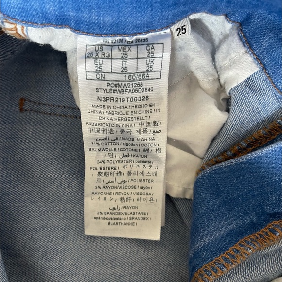 Guess high rise flare jeans. - Picture 3 of 4